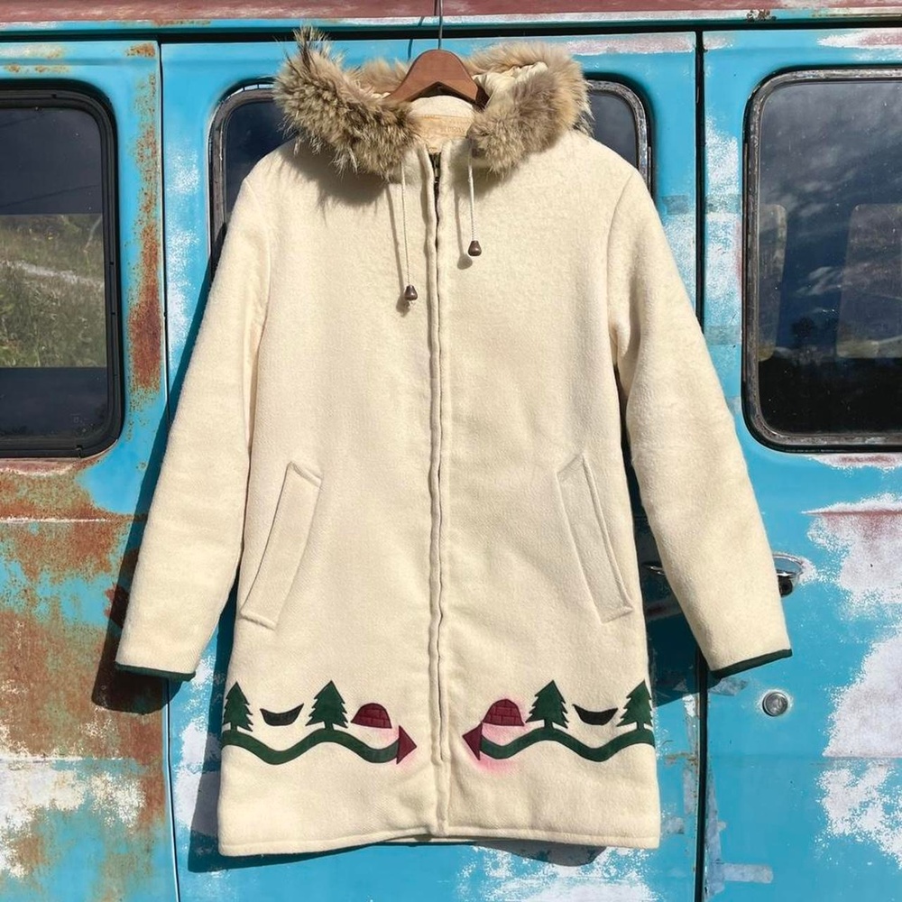 1960s Hudson’s Bay coat cream 100% wool novelty scene hooded parka coat fur trim